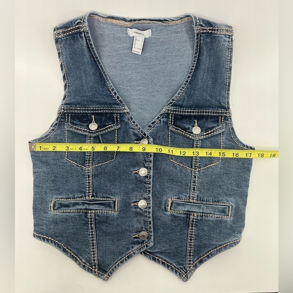 NWOT Forever 21 Cropped Denim Vest White Stitching Pockets L Large - Picture 7 of 8